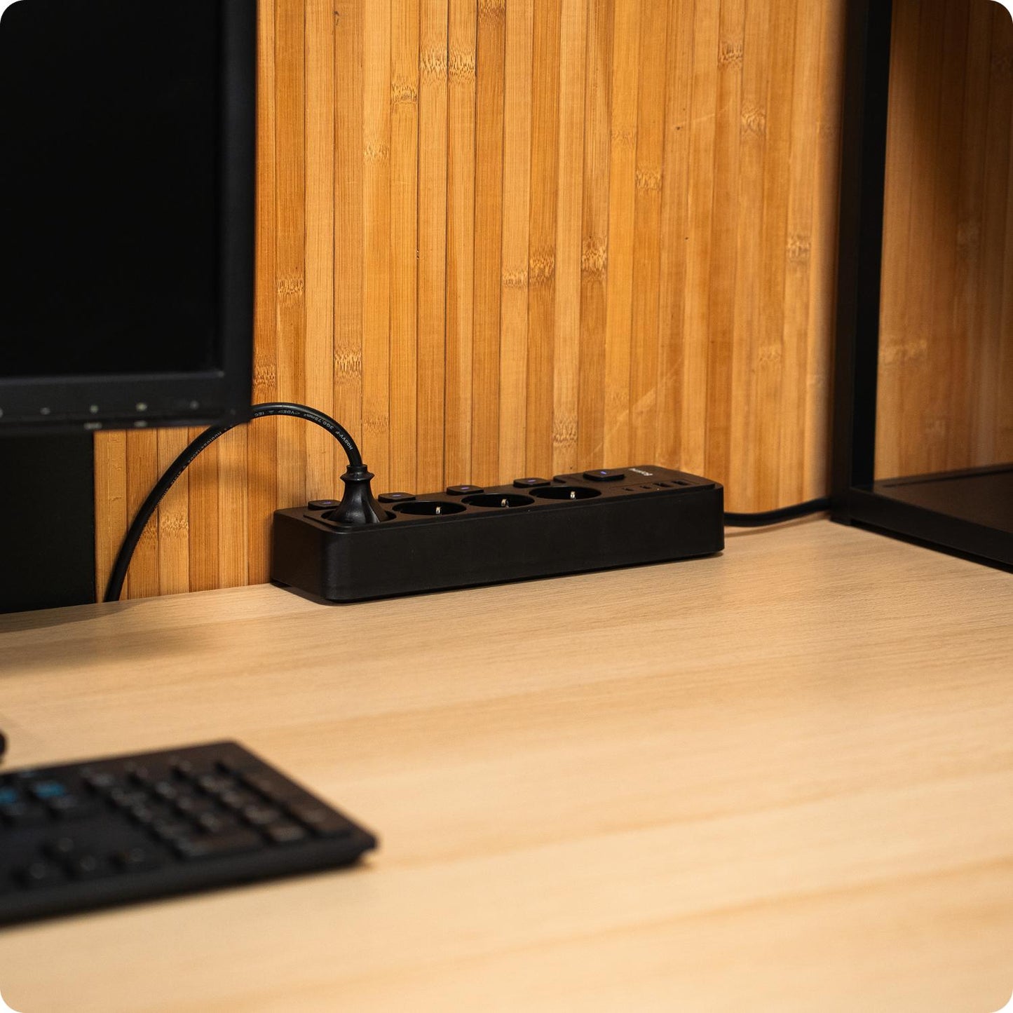 Streymstikk Power Zone við 2 x USB-A / 2 x USB-C / 4 x streym - NÝTT